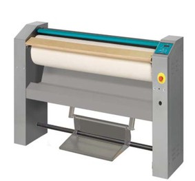 Planchadoras Primer PS-100/18.  Rodillo de 1000*180 mm. Producción 15 kg./h. Potencia 3330 W. Monofásica.  Med.1286x430x970 mm